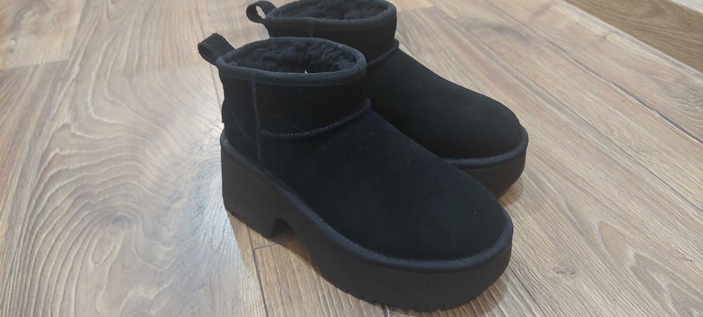 Дамски ботуши на UGG, 37
