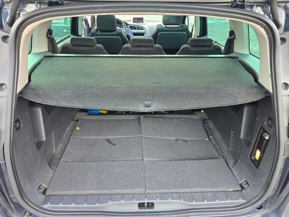 Peugeot 5008 1.6hdi 2012g.