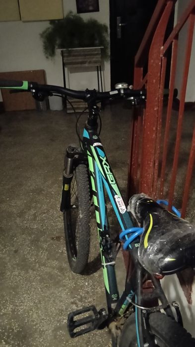 Vând bicicletă MTB Cross  în stare bună cu roți de 27.5 cu frâne pe saboți