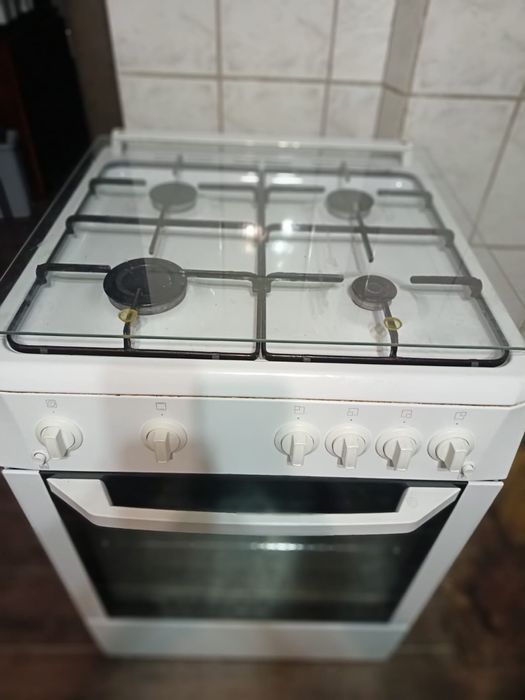 Продаю газ плиту Beko