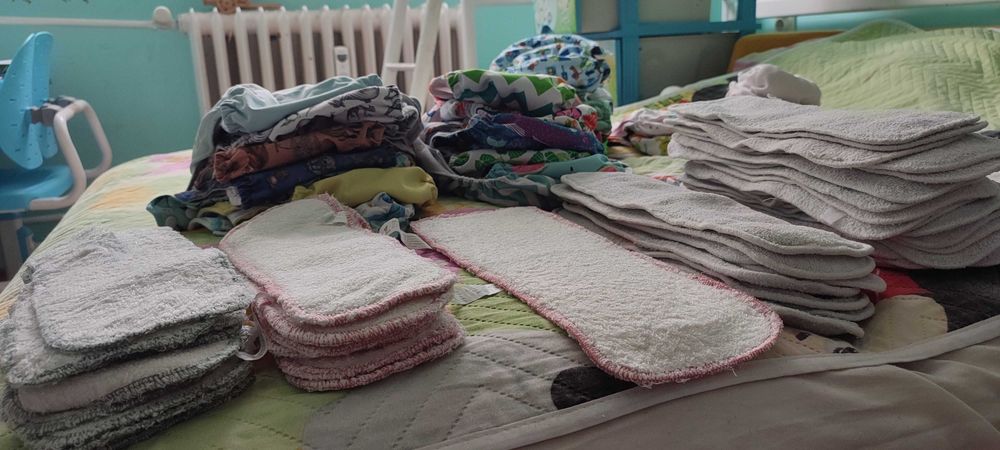 Огромен сет 22 пелени/памперси за многократна употреба и 53 подложки