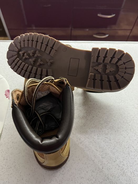 Продавам страхотни зимни боти 40 номер