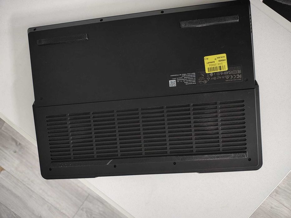 Laptop Lenovo Gaming aflat inca in garantie