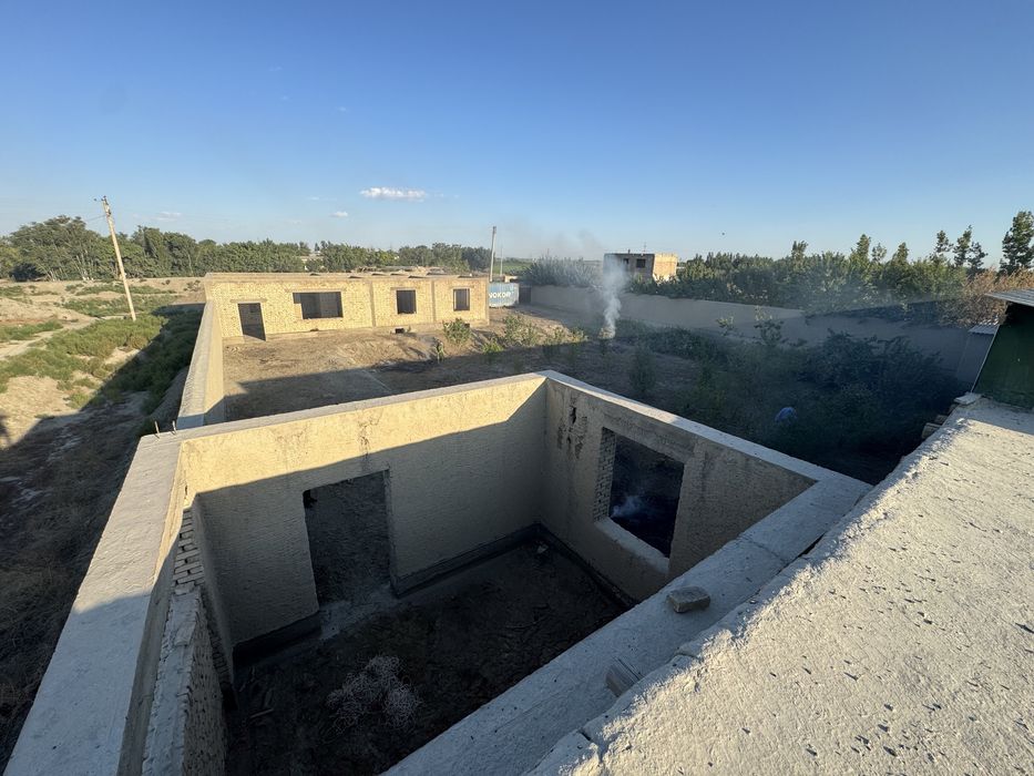 Qurilishi tugallanmagan hovli sotiladi