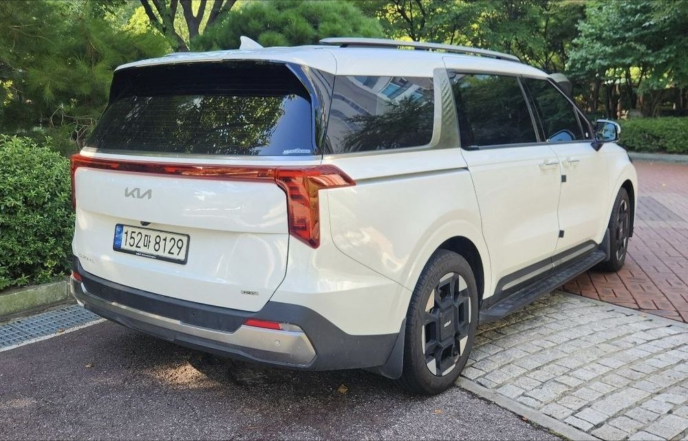 Kia Carnival HEV 9seater Nobless