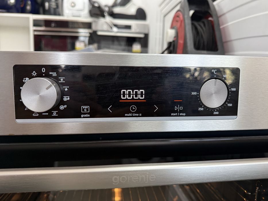 Фурна за вграждане Gorenje.