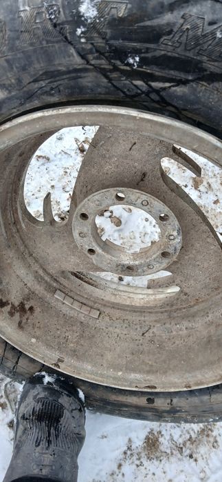 Продам два диска с резиной на 17