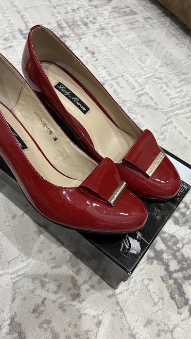 Продам лаковые кожаные