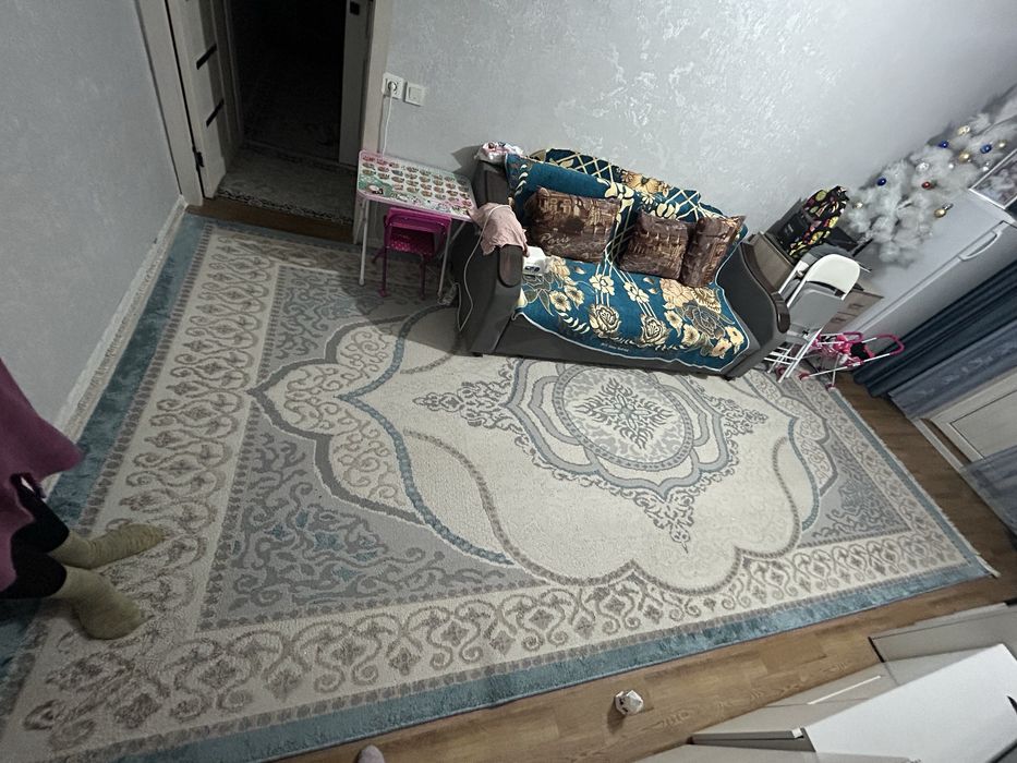 Продам ковер в хорошем состоянии