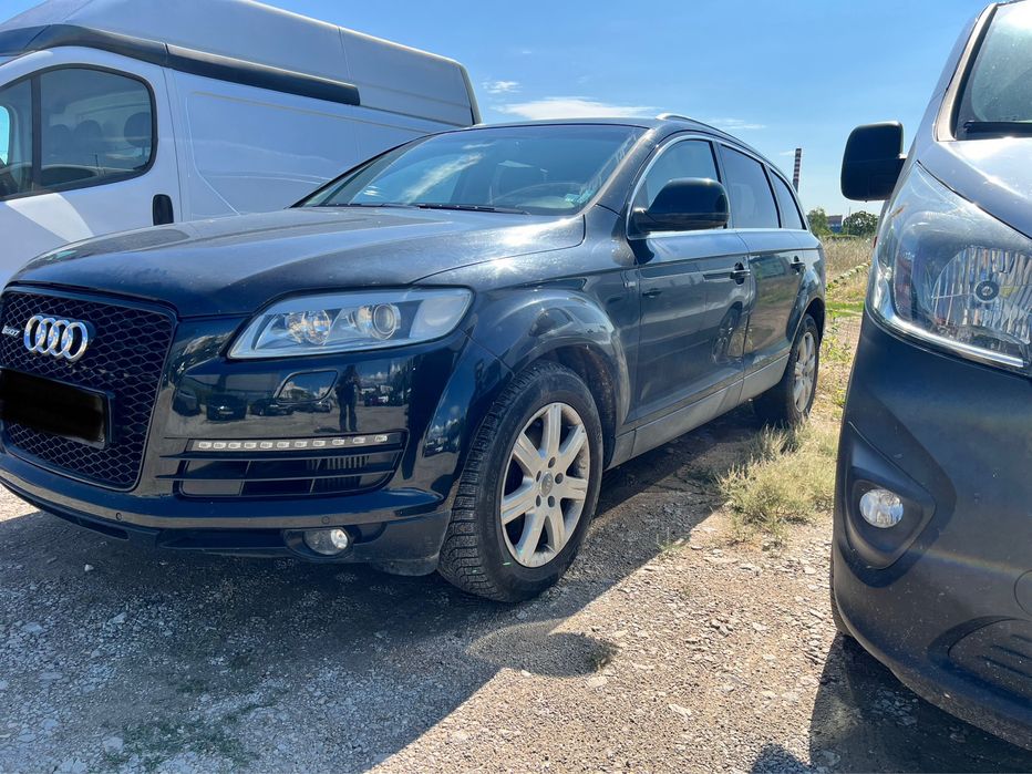 Продавам Audi Q7