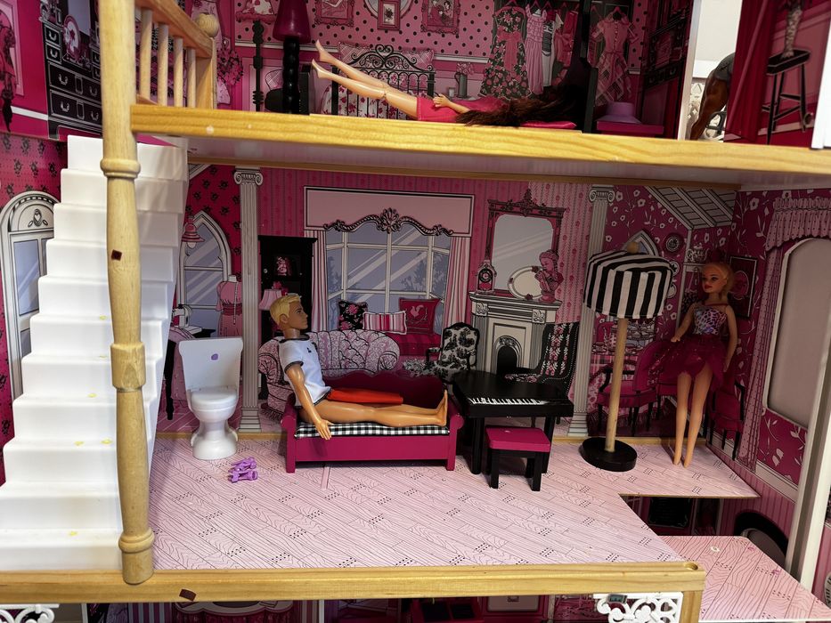 Casa de papusi din lemn