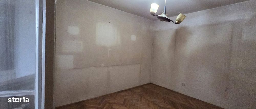 Apartamen cu 3 camere situat in Centrul Nou, decomandat, etaj 2/4!