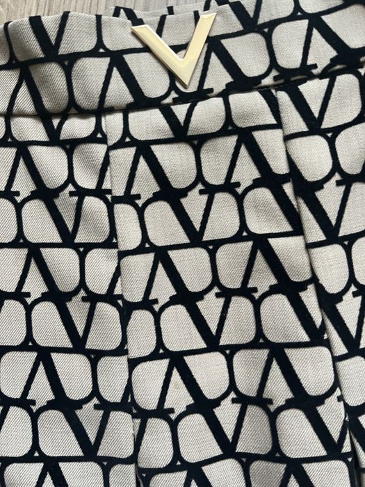 Кафяеа пола Valentino.