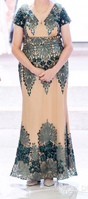 Вечернее зеленое платье