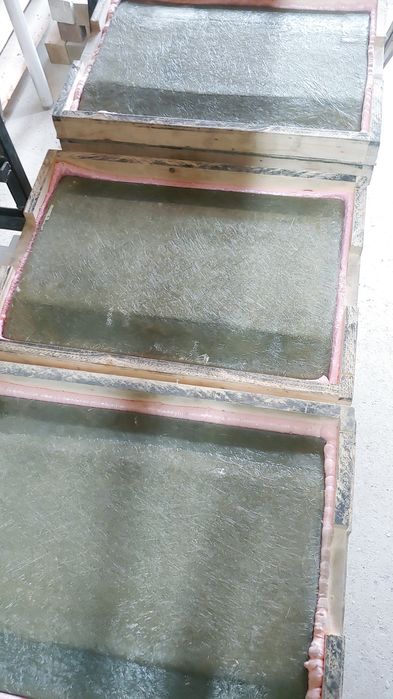 Matrițe capace gard din fibra de sticla cu gelcoat, rășină și întărituri, in rame de lemn 50x35 cm