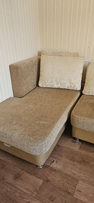 Продам диван трёхместный. Угловой.