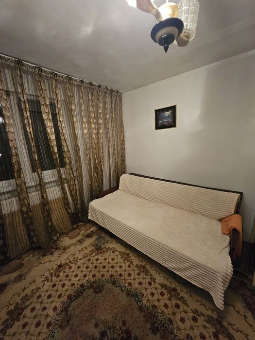 Închiriez apartament cu 2 camere