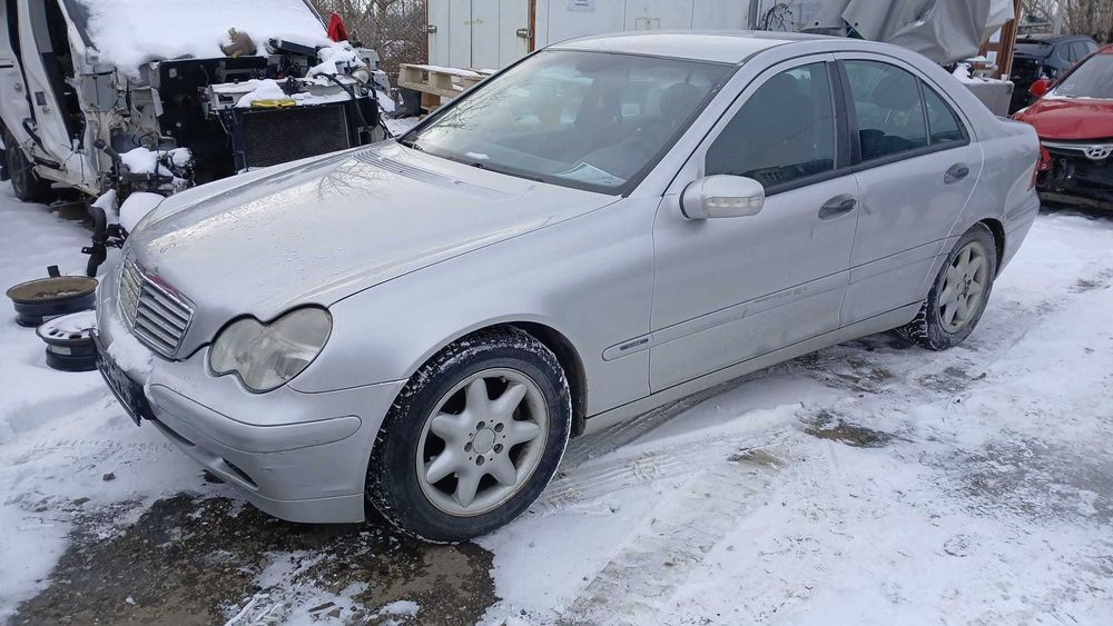 Dezmembrez Mercedes C-Klass W203 - 2.2 Diesel Din 2003 - 611.962