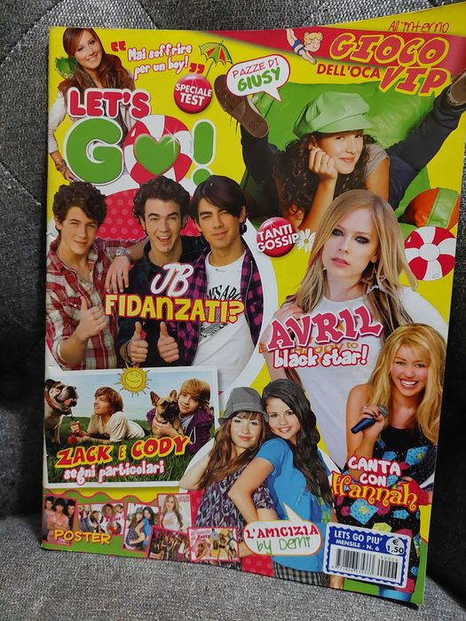 Revista noua, impecabila let's go Cu Avril Lavigne, Selena,Miley Cyrus