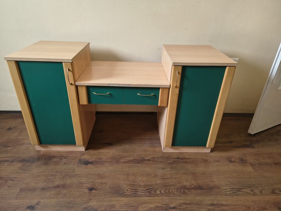 Тоалетка с огледало