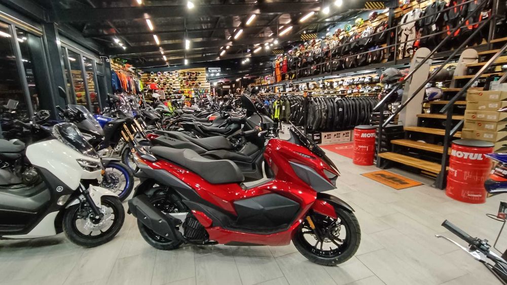Scuter SYM JetX 125 ABS se conduce cu B-stoc EST BIKE Campina