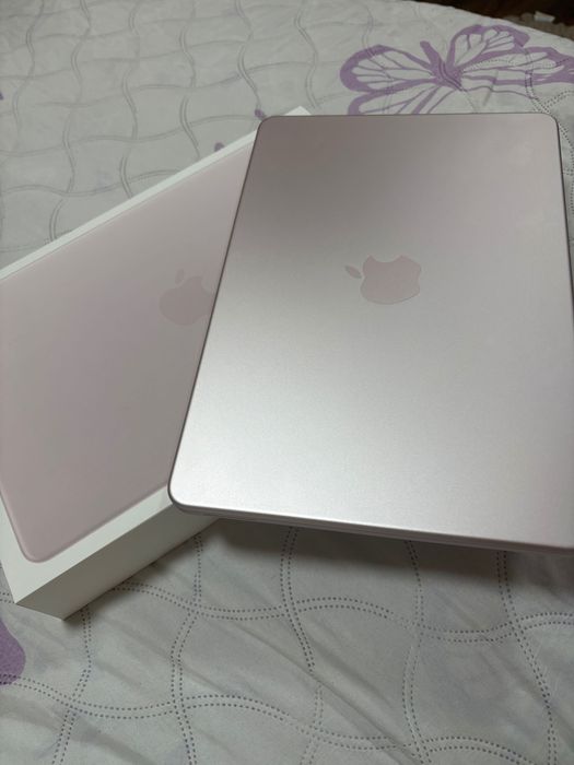 Mac Book Neo розов
