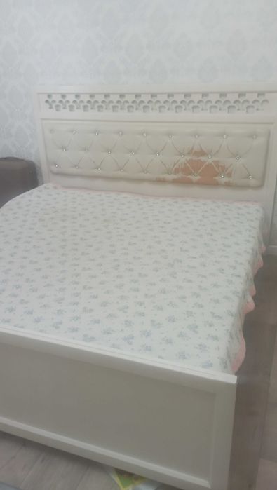 Кровать для спальной