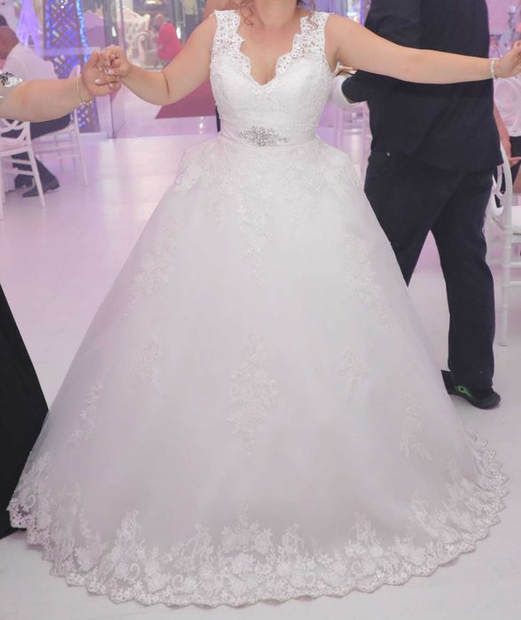 Rochie mireasă  elegantă purtată o singura dată