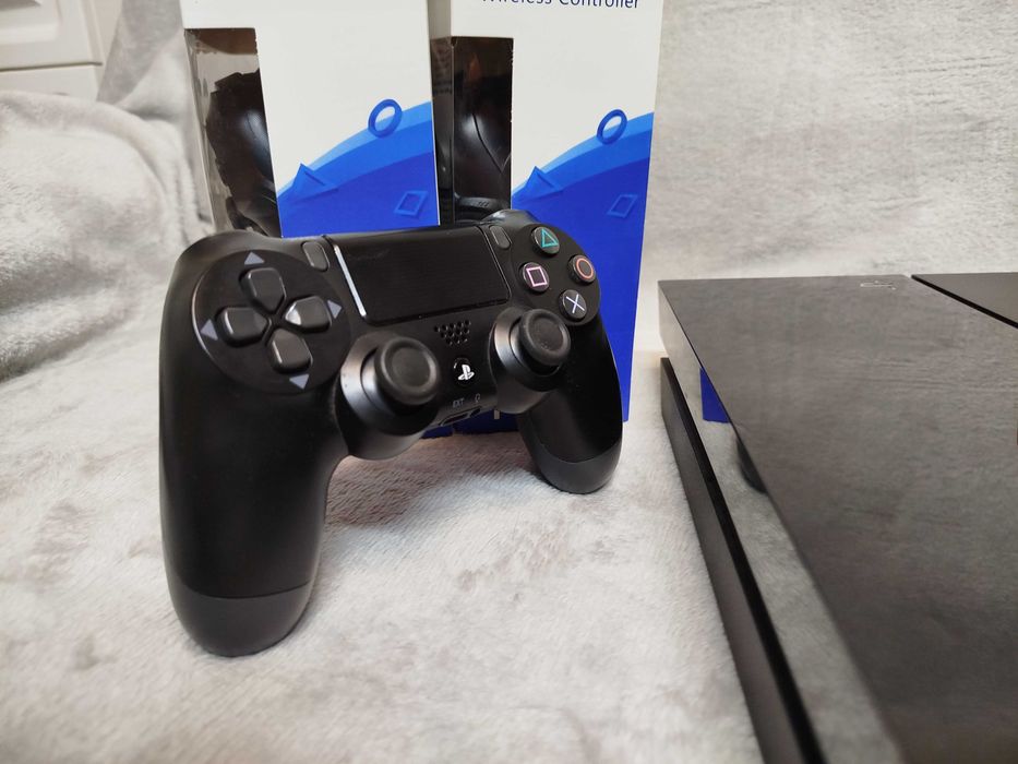 Продам playstation 4 PS4 с UFC4