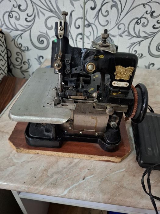 Оверлок китайский в рабочем состояние