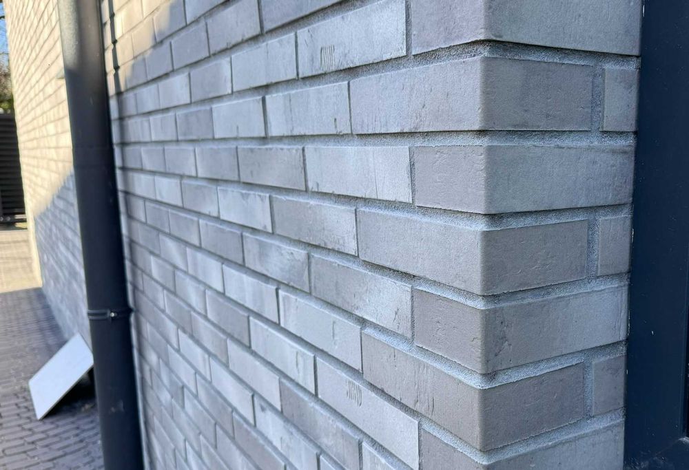 Продавам клинкер, светло сив, 56 лв/кв. м, наличен 80 кв.м