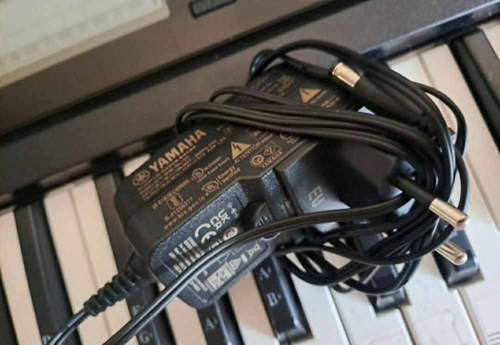 Orga de vânzare Yamaha PSR-E383 – CA NOUĂ