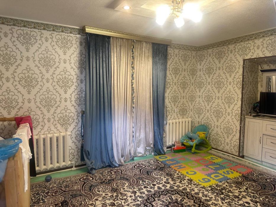 Продает участок вдоль дороги 1-линя