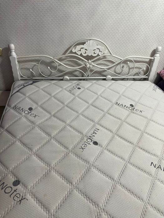 Продается двуспальная кровать