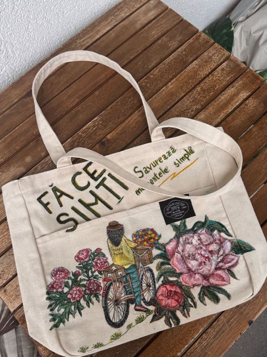 Geantă de pânză cu fermoar, pictată manual. Potrivită pentru laptop