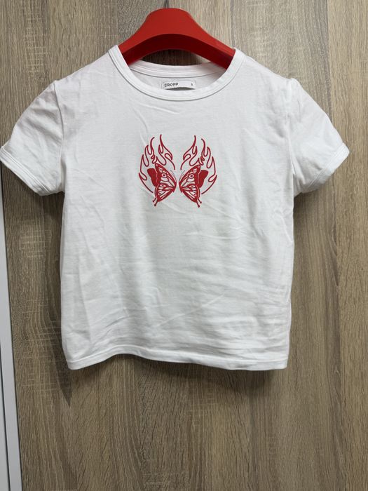 Продавам тениски в много добро състояние ,нови или носени само веднъж