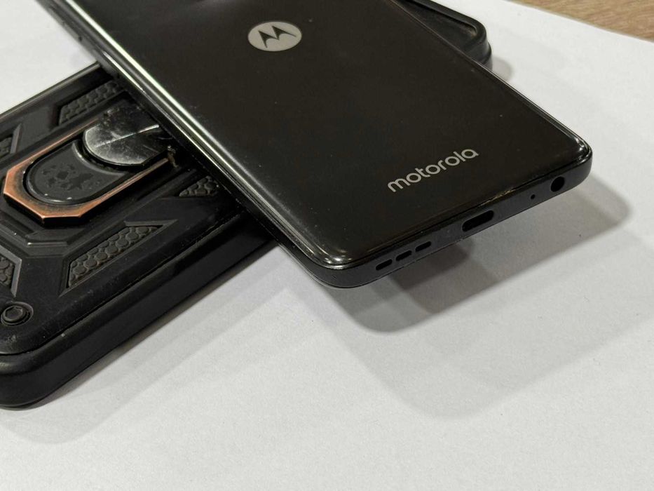 Продавам Motorola G32 128gb