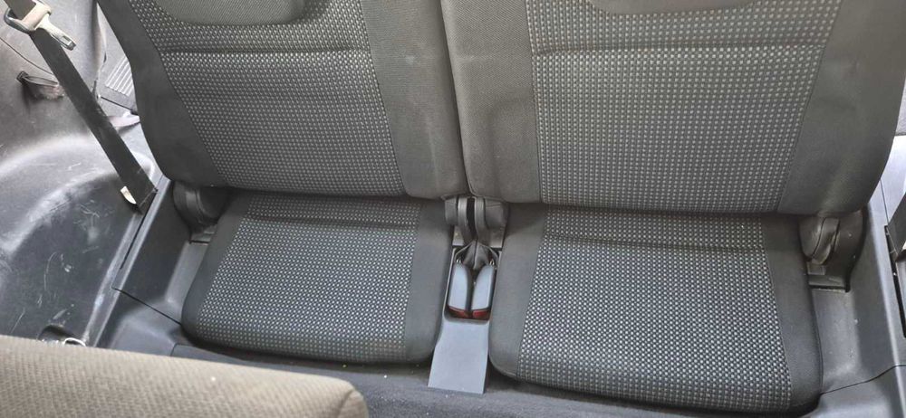 Салон за Toyota Corolla Verso 2004-2009