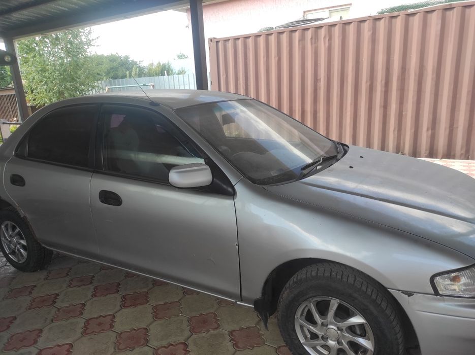 Mazda Familia, 1998