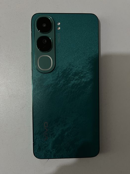 Продам телефон vivo40 lite