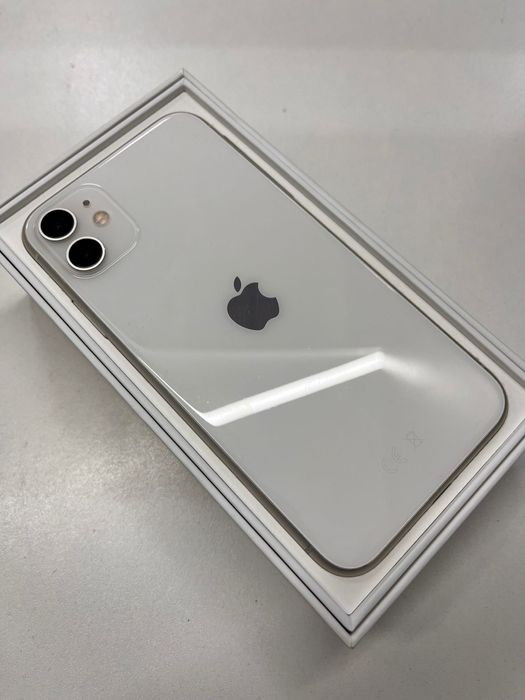 Apple iPhone 11, 64gb, 75%.