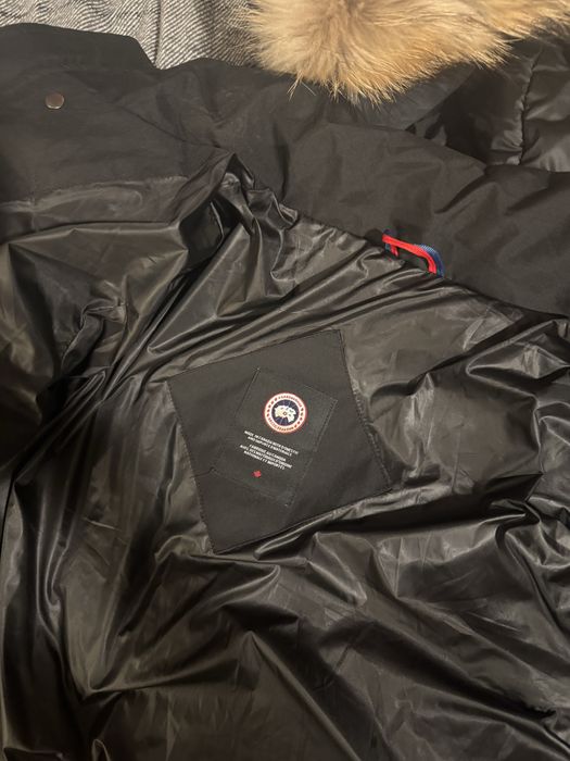 Яке на canada goose