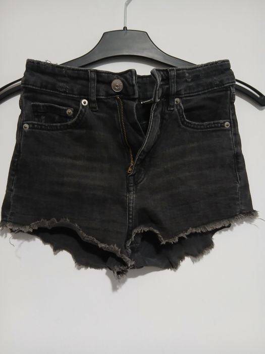 Blugi scurti fete marca H&M masura M/L stare perfecta