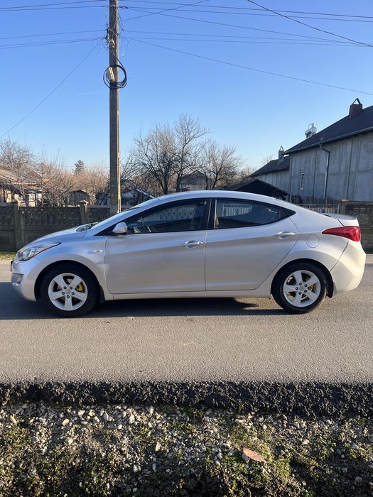 Hyundai Elantra 2012