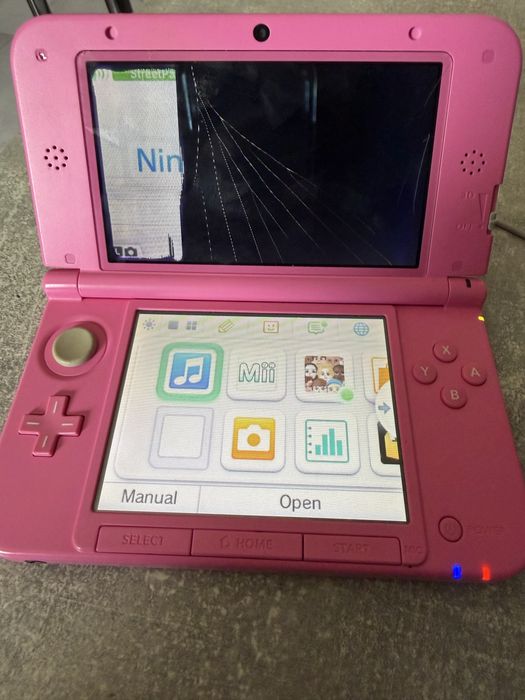 Nitendo 3DS XL  cu un ecran spart