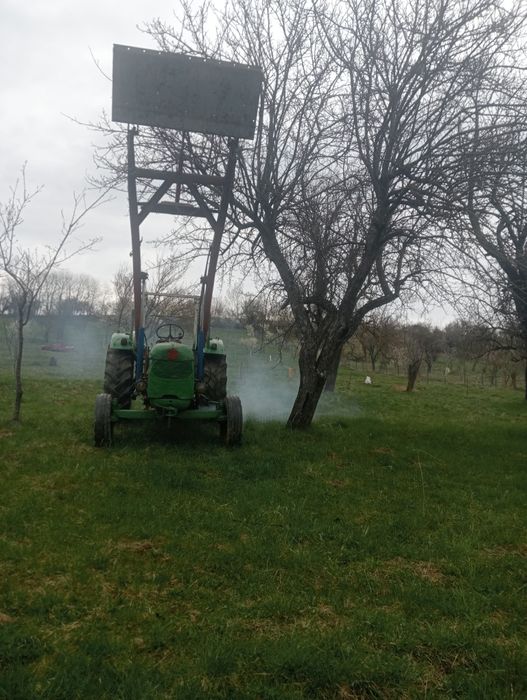 Vând încărcător frontal de tractor