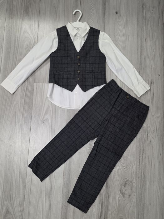 Costum H&M mar.116(5-6ani)
Aruncați o privire și la celelalte anunturi.