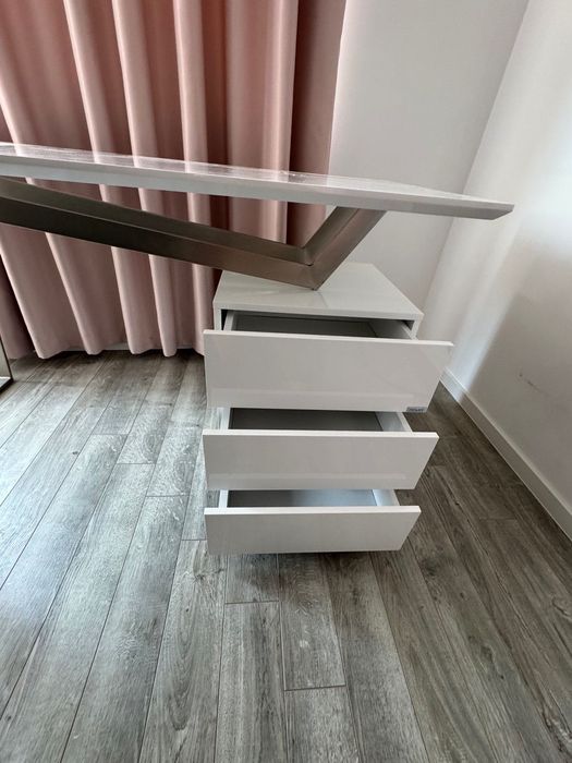 Бюро за детска стая