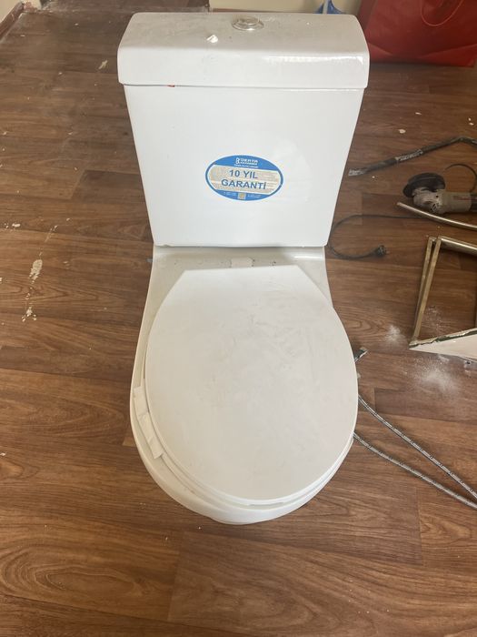 Продам раковину и унитаз