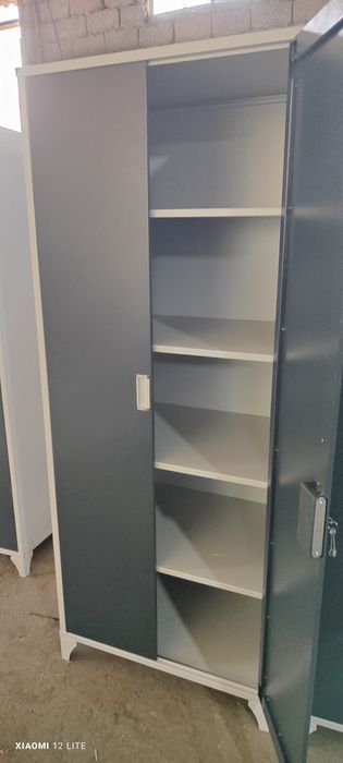 Металлические шкафы.